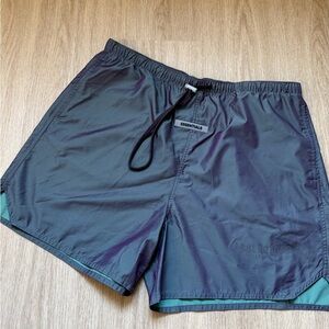 ESSENTIALS Men’s short